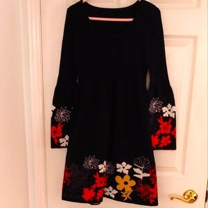Elegant Floral Patterned Black Dress
